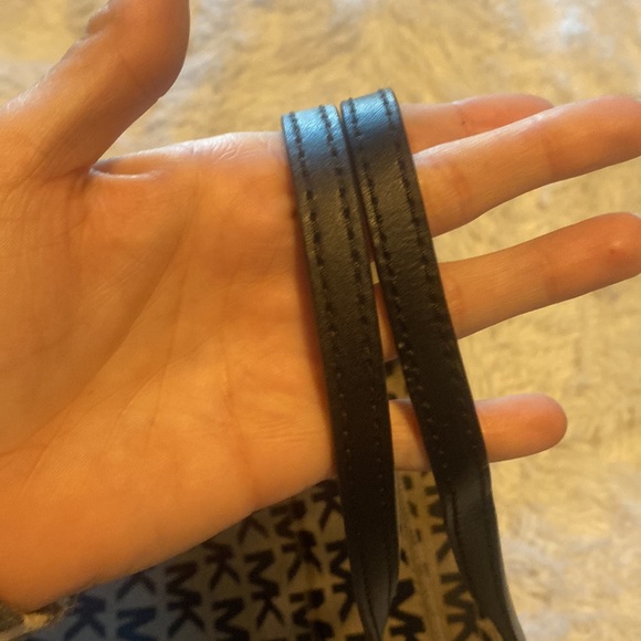 Michael kors purse - Picture 4 of 6